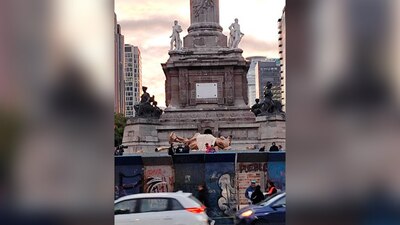 Ciudadanos se mostraron sorprendidos cuando vieron la figura derrumbada