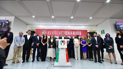 Encabezó una conferencia de prensa en la que nombró a los nuevos elementos del partido
