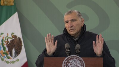 El funcionario está en el ojo del huracán por promover la consulta del próximo 10 de abril.