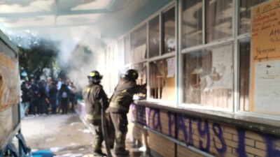 Ayudaron a sofocar el incendio en el CCH Azcapotzalco