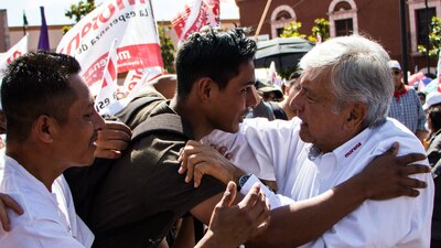 AMLO pidió a los jóvenes usar, inclusive, memes para detener los ataques