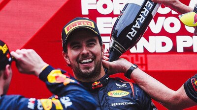 Pese a que el piloto mexicano de Red Bull largó en la segunda posición, no pudo conservar su lugar