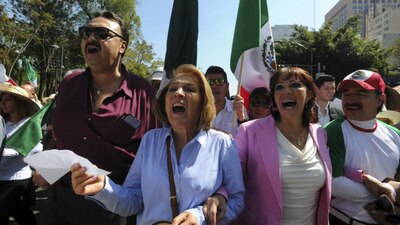 Minutos antes de ser agredida, Wallace marchaba junto a su contingente por Paseo de la Reforma