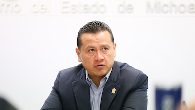 Carlos Torres Piña renuncia a la Fiscalía de Michoacán tras asumir cargo en Morena