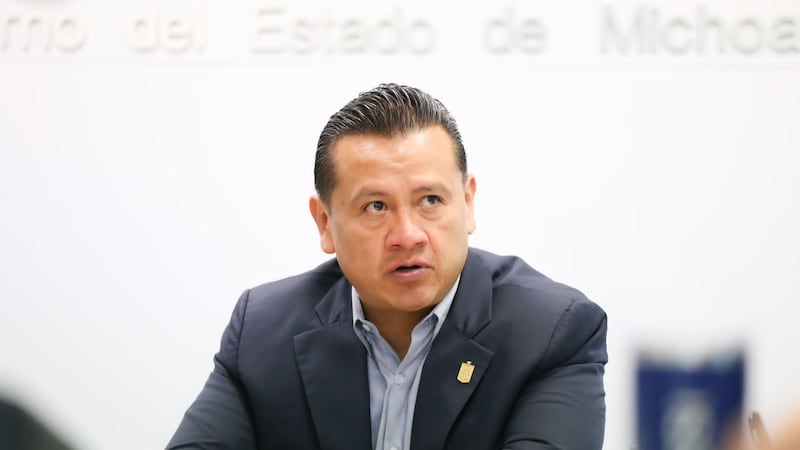 Carlos Torres Piña renuncia a la Fiscalía de Michoacán tras asumir Coordinación de la 4T en Morena