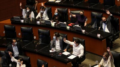 Los morenistas hicieron oficial la petición por la que se enjuicie a expresidentes por medio de una consulta