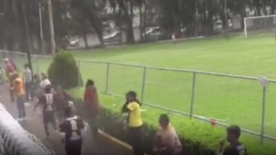 Tras las detonaciones, los asistentes y los mismos partidos abandonaron el lugar