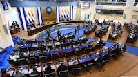 Congreso de El Salvador aprueba reforma para permitir la reelección permanente