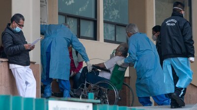 Personal del sector salud llega desde los estados a la Zona Metropolitana para apoyar en las labores contra COVID-19.