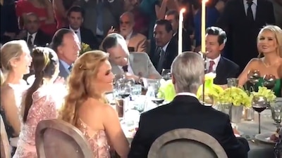 La mesa en la que se sentó Julio Iglesias y Enrique Peña Nieto