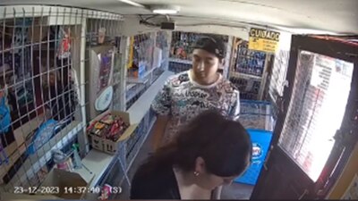 El momento de la agresión quedó grabado por una camara de videovigilancia