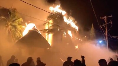 Dos hoteles se incendiaron en la Isla de Holbox y sus huéspedes fueron evacuados.