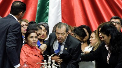 El diputado pensó que ya se había cerrado su micrófono