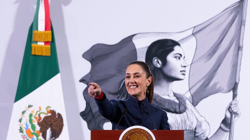 Sheinbaum afirma que las caravanas migrantes son atendidas humanitariamente en su paso por México