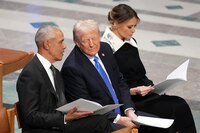 Trump comparte video racista que mostraba a los Obama como simios... termina borrándolo
