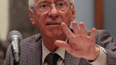 El funcionario fue captado robando un libro de 189 pesos