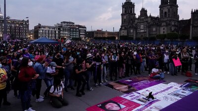 Las manifestaciones por el 8M desembocan en el Zócalo