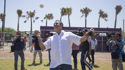 Asegura tener la solución a los problemas de seguridad pública del país