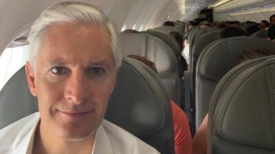 Del Mazo subió una 'selfie' en un vuelo comercial