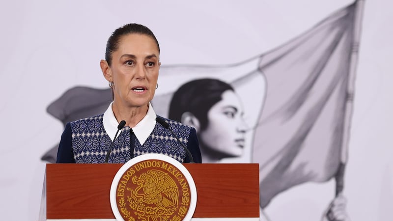Sheinbaum ordena visitas diarias a centros de detención de ICE tras muerte de 15 mexicanos