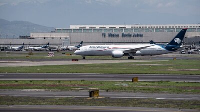 Servicios a la Navegación en el Espacio Aéreo Mexicano suspendió a la controladora aérea