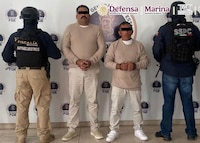 Detienen a 2 sujetos vinculados con ‘Los Viagra’; los acusan de extorsionar a limoneros