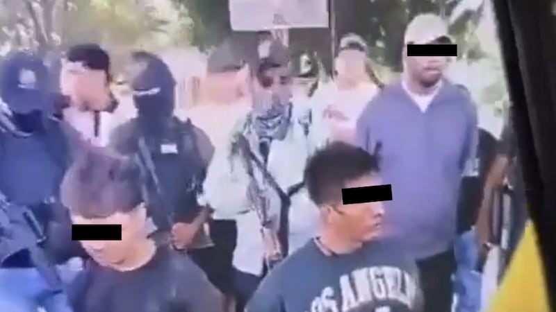 Pobladores calcinan a jóvenes acusados presuntamente de asesinar a otra persona