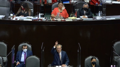 En el pleno el legislador mostró su oposición a la Ley Zaldívar