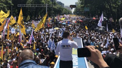Así lució el Ángel de la Independencia durante el cierre de campaña en la CDMX de Ricardo Anaya