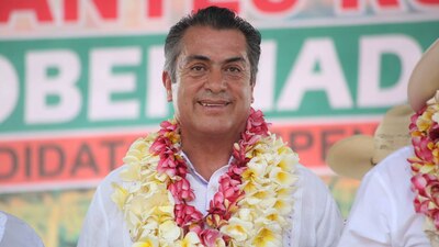 El gobernador independiente con licencia dice que normalmente no gana el puntero