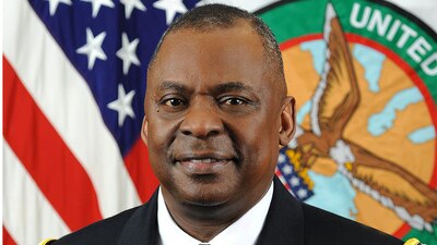 Fue el jefe del Comando Central de Estados Unidos de 2013 a 2016 bajo el presidente Barack Obama