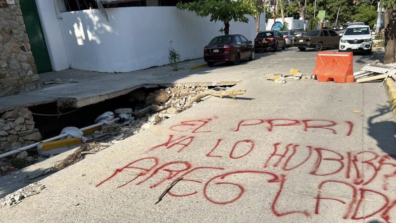 “Lo escribieron mal pero lo dijeron bien”, PRI presume protesta de vecinos por socavón