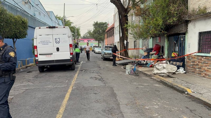 Hombre irrumpe en vivienda y quema a mujer en Gustavo A. Madero