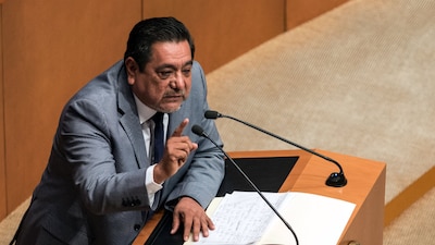 El senador por Morena ha causado polémica por sus comentarios sobre varios temas