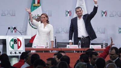 Claudia Ruiz Massieu y Enrique Ochoa Reza fueron los encargados de dar paso a la presentación de resoluciones