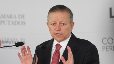 Alejandro Rojas Díaz Durán asegura que el exministro seguía en funciones