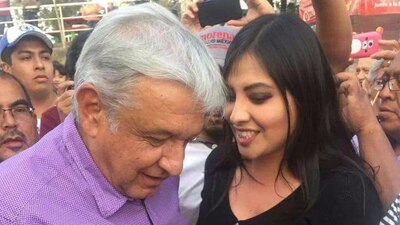 AMLO y Leticia Quezada en un mitin de Morena en el Estado de México