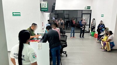 Tras haber sido privados de su libertad, los migrantes recibieron las visas