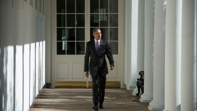 Obama da un último paseo por la Casa Blanca