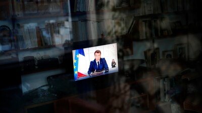 El presidente francés Emmanuel Macron anunció el miércoles un cierre nacional escolar de tres semanas