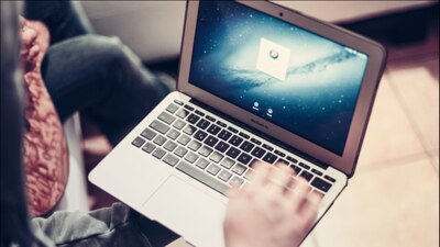 Los jóvenes mexicanos se cambian a nuevas formas de información y entretenimiento, como internet