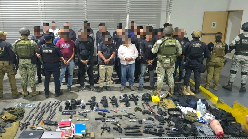 Detienen a 38 personas en Michoacán; estaban en un presunto sitio de adiestramiento ilegal