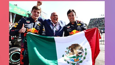 Antonio Pérez celebrando el tercer lugar de su hijo en la F1 de México
