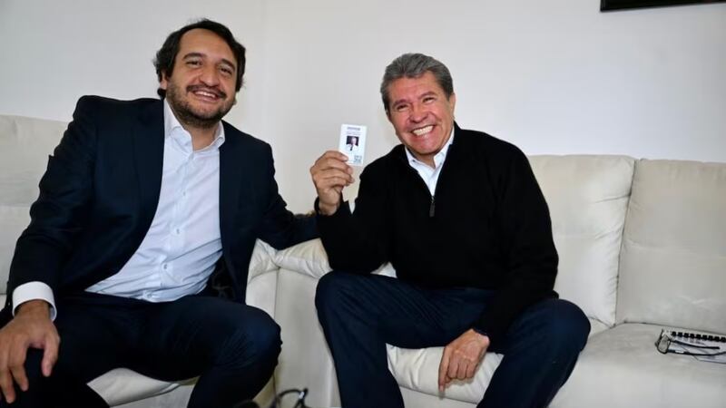 Monreal aclara el termino “violencia política vicaria” tras defender a Andrés López Beltrán