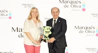 Premian a Felipe Calderón en España por su “contribución a la democracia”