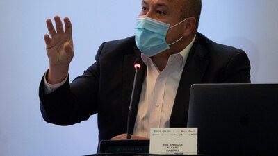 El gobernador quiere que el próximo año los niños regresen a la escuela