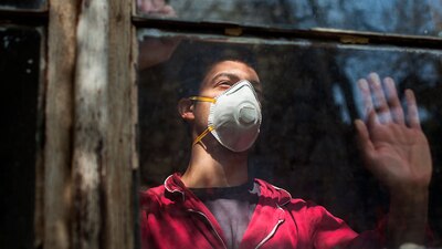 Autoridades de salud recomiendan no realizarse pruebas COVID y mejor aislarse en caso de tener síntomas.