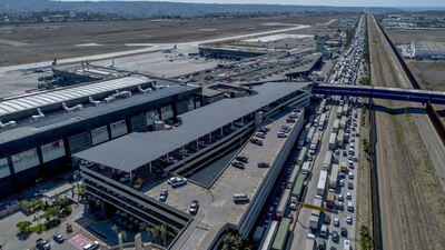 Cierre de fronteras crea kilómetros de tráfico de transporte de carga