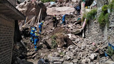 60 toneladas de material han sido colocadas para estabilizar la ladera y continúe la búsqueda de personas