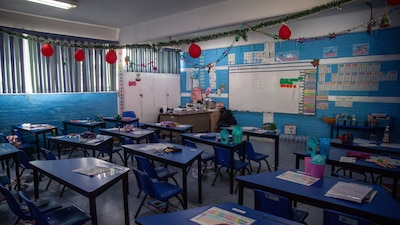 7 de cada 10 escuelas carecen de Internet o de computadoras para los estudiantes.